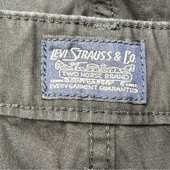 Levi”s Like New Cargo Shorts size 34 - Picture 8 of 10